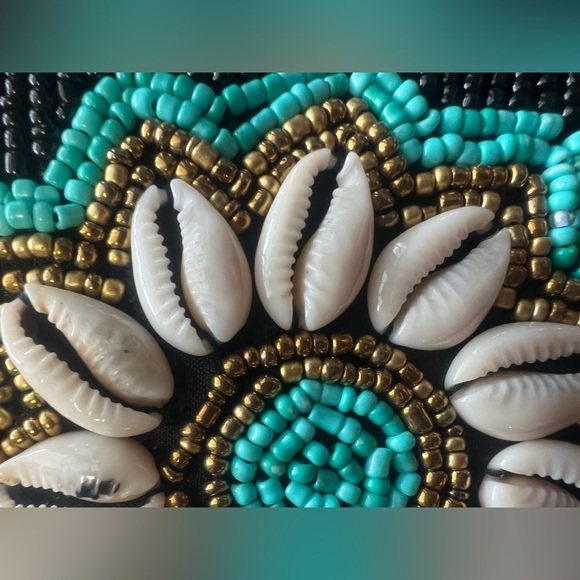 Hand beaded seashell wristlet purse - Picture 9 of 12